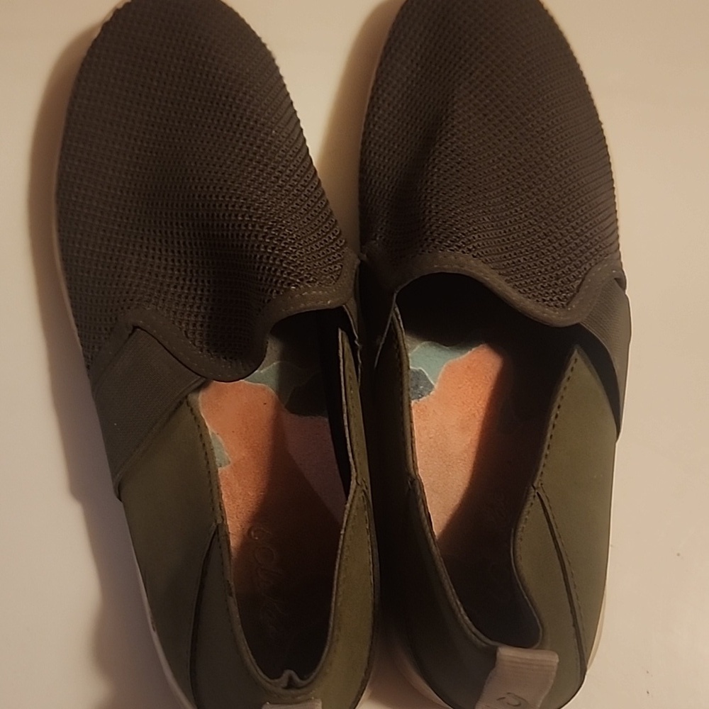Womens OluKai Slip On Shoes Size 8.5 Us Oilve - Picture 2 of 7